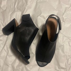 Black sandals with small block heel